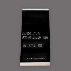 Keräisikö lattialta legot vai elämänsä rippeet en vittu tiiä suklaa